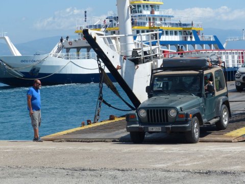 Travel Greece with a roof top tent 